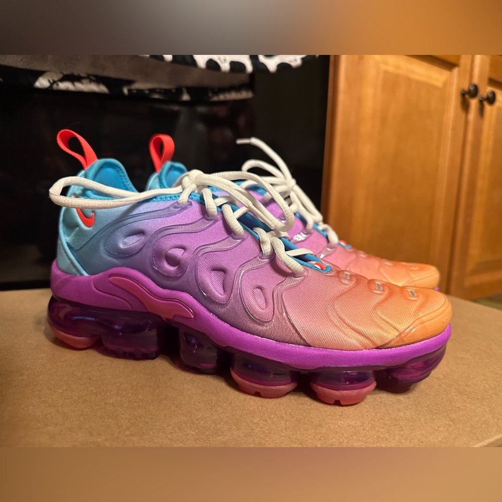 Nike Air VaporMax Plus Low Multi-Color Gradient/Fuchsia/Blue Size 6.5 Women’s